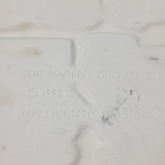 The Pampered Chef 1998 Gingerbread Train Stoneware Mold - Picture 10 of 11